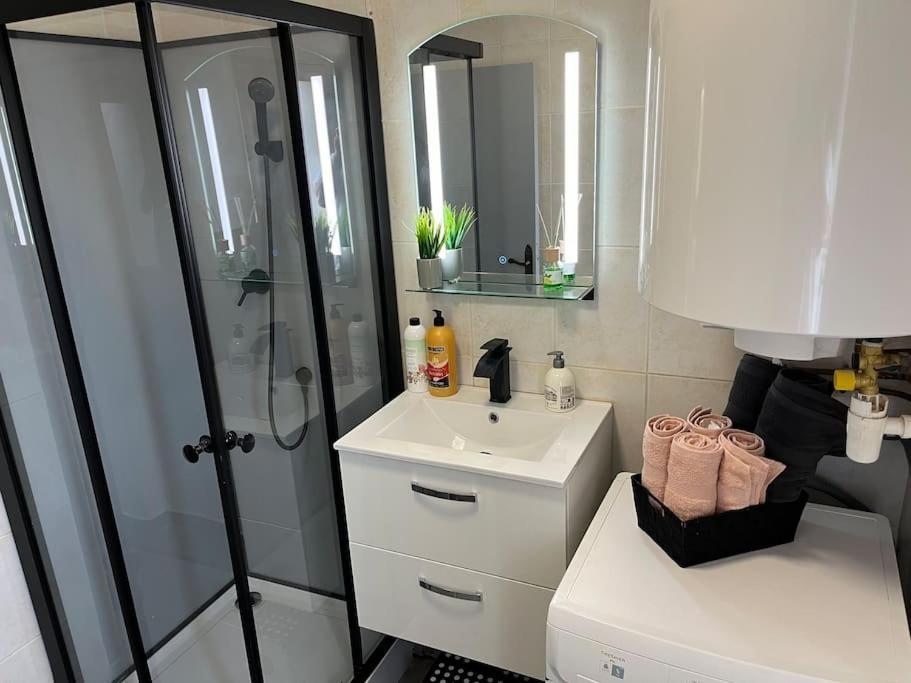 Bel Appartement Neuf, Bien Situe Carcassonne Extérieur photo